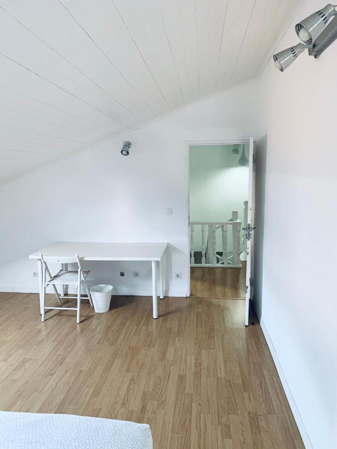 Restelo House Shared Appartment Alges Bagian luar foto